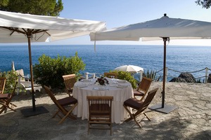 Xtrallusion offers characteristic Bed and Breakfast, B&B, Guest House, Hotel, Albergo and Country Lodge accommodation in Italy. Plus independent self-guided Walking, Adventure, Activity, Skiing and Paragliding Holiday itineraries on the Italian Rivieras, in the Italian Lakes, in the Italian Alps and in some of the most beautiful corners of Italy.